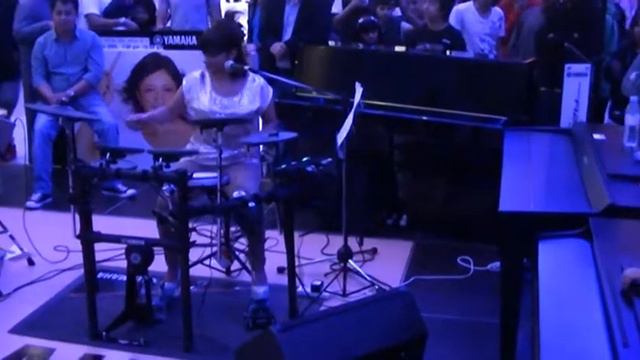 Patti. B... Electronic Drum Demo.. YAMAHA DTX. 500 Series.. In Avenue Mall.. KUWAIT. смотреть онлайн