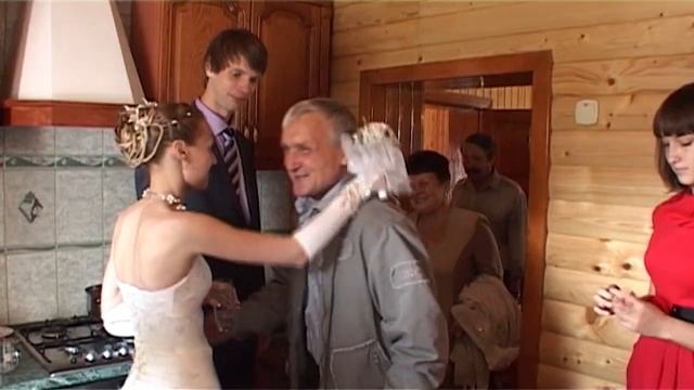 Родители встретили молодых с иконой и караваем смотреть онлайн