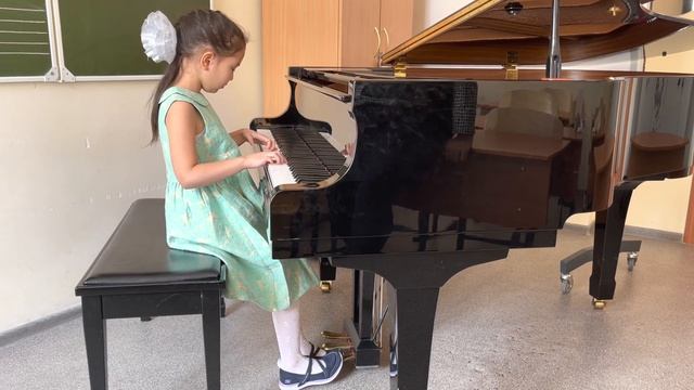 "Көзімнің қарасы" и "Итальянская песенка", Дамежан Курмангазы, 8 лет. смотреть онлайн