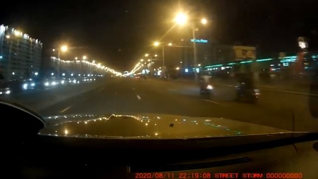 Неизвестный бросил камень в лобовое стекло автомобиля ДПС "Стрела" смотреть онлайн
