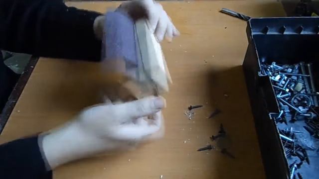 Простой зажим для наждачной бумаги / The locking device of sandpaper смотреть онлайн
