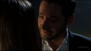 Люцифер прощается с Хлоей и улетает в АД...