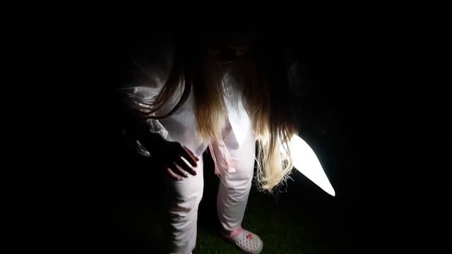 НЕ ИГРАЙ В ПРЯТКИ С ПУГАЛОМ | НОЧЬ НА УЧАСТКЕ С БИЛЛИ И КЕВИНОМ смотреть онлайн