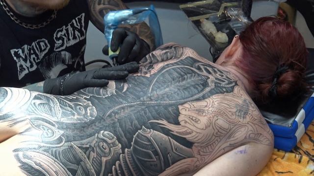 JULIAN SIEBERT Interview x Giger Museum | 27th Berlin Tattoo Convention смотреть онлайн