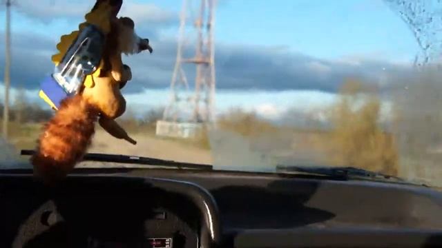 ГОНЯЕМ НА МОСКВИЧЕ ПО ПОЛЮ) смотреть онлайн