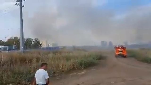 Самара. Пожар поблизости от ковидария в микрорайоне ЮГ-2 смотреть онлайн