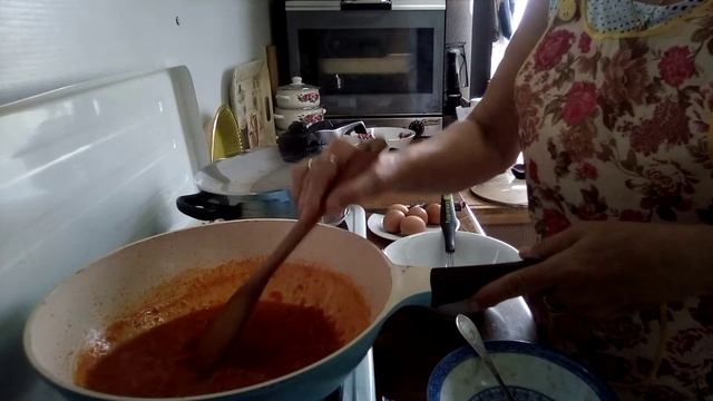 Как готовим обжаренную пасту, яичница с помидорами. 🍅 смотреть онлайн