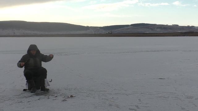 РЫБАЛКА ПЕРВЫЙ ЛЕД 2020 2021 зимняя рыбалка смотреть онлайн