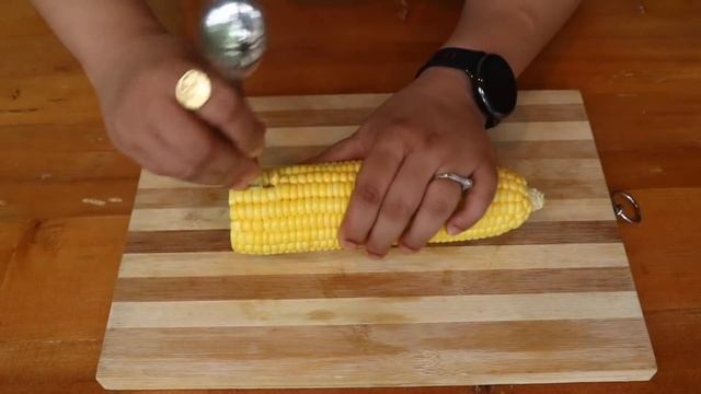 How to remove corn kernels in 1 minute, Simple trick, How to peel Sweet Corn fast and easy смотреть онлайн