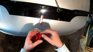 УСТАНОВКА ДЕФЛЕКТОРА КАПОТА СВОИМИ РУКАМИ. УСТАНОВКА МУХОБОЙКИ ВАЗ.2113, ВАЗ.2114 ВАЗ.2115