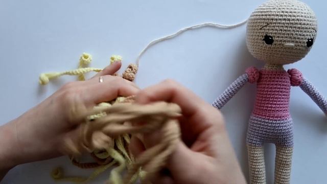 #свяжемкукол3_тайная_кукла История вязания. Как вязать волосы кукле. смотреть онлайн