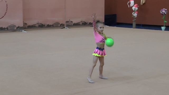 Суховерхова Божена (мяч) "Весняні ластівки 2015" г.Чернигов Художественная гимнастика смотреть онлайн