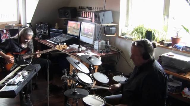 drum and bass practice, time to go to work(Moni git mad) смотреть онлайн