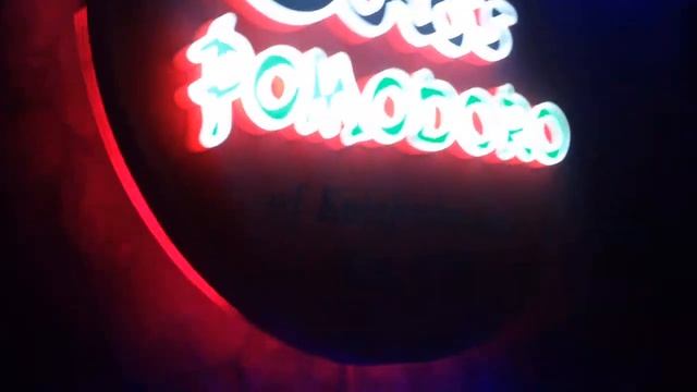 Световая вывеска Ciro' Pomodoro.mp4 смотреть онлайн