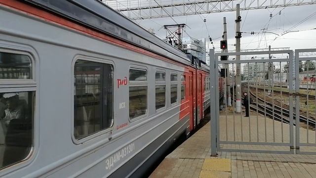 Эд4м 313 сообщением Барыбино-Москва прибывает на Павелецкий вокзал смотреть онлайн