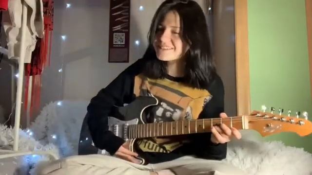 Маша Гиглавая «Горит огонь - видеокассета твоих родителей» смотреть онлайн