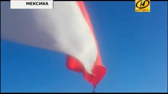 Сильный ветер унёс в небо мексиканского солдата на флаге смотреть онлайн