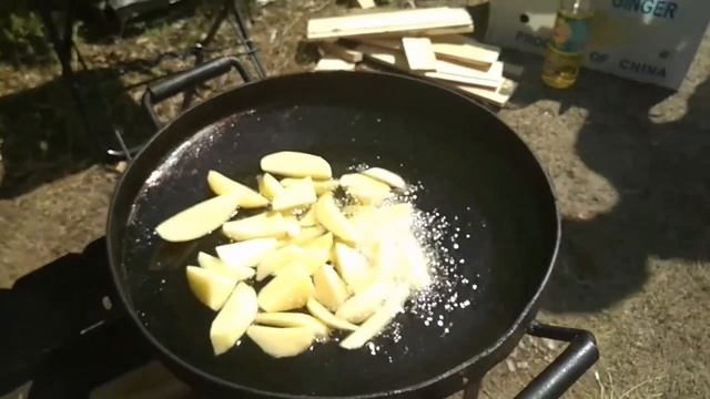Жареная картошка на сковороде - готовим на природе смотреть онлайн