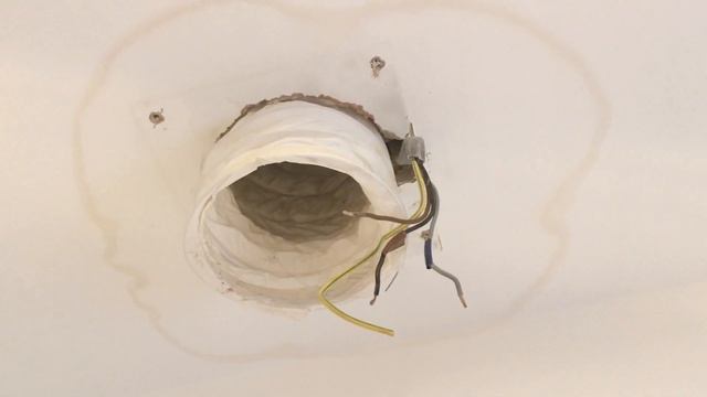 Bathroom extractor fan dripping water. A DIY fix to solve problem and how to install new extractor. смотреть онлайн
