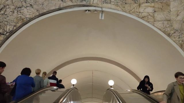 Аванзал-вестибюль с красивейшим куполом, на станции #metro Таганская (кольцевая линия) #Moscow смотреть онлайн