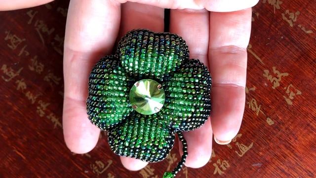 ABOUT tutorial DIY Lucky Clover brooch 3D seed bead embroidery смотреть онлайн