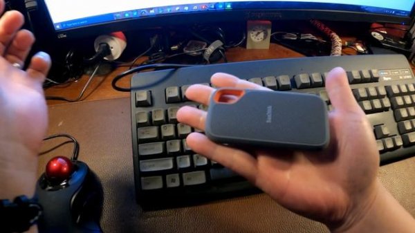 SanDisk extreme Portable 1TB NVMe SSD v2