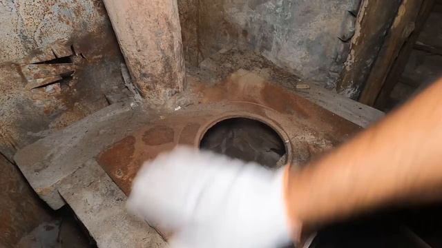 ЧТО С ЗЕМЛЯНКОЙ В ЛЕСУ ПОСЛЕ ЛЕСНЫХ ПОЖАРОВ? | РЕМОНТ КРЫШИ И СТЕНЫ | УСТРАНЯЮ МХОМ ЩЕЛИ | 4К смотреть онлайн