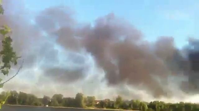 Горит корабль на судостроительном заводе в Петербурге. смотреть онлайн