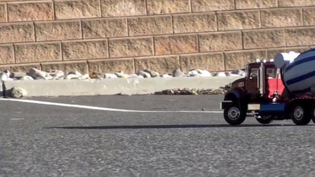 Mack Bruder Granite Tamiya chassis working mixer rc смотреть онлайн