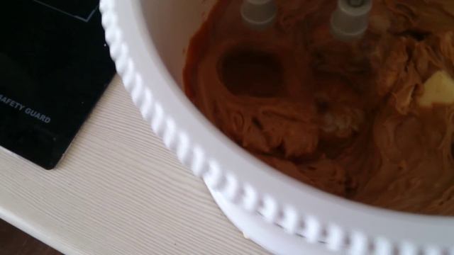 Масляный крем из варенной сгущенки и сливочного масла для торта "Черный принц" смотреть онлайн