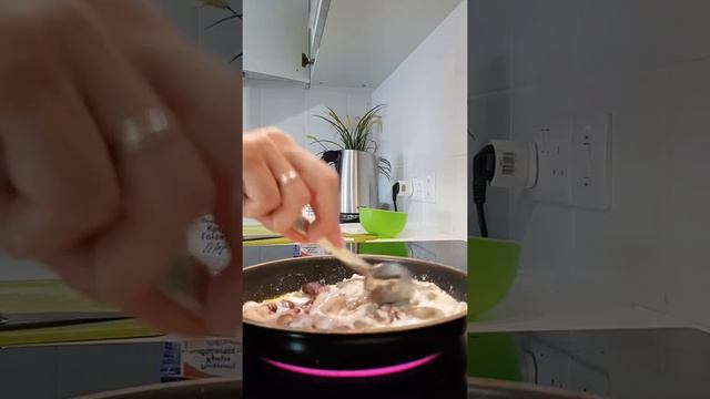 креветки и кальмары в сливочном соусе смотреть онлайн