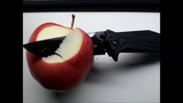 How to eat/cut an apple with a knife смотреть онлайн