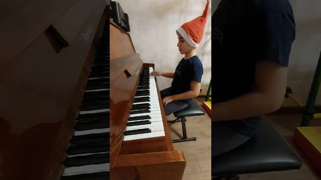 Давид игра пианино ! смотреть онлайн