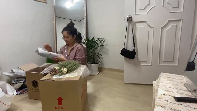 [Vlog] {RUS.SUB} 🇷🇺 첫 일상 브이로그 📹 5평 방 꾸미기 🛌 셀프 인테이러 Первый влог Жизнь в Сеуле Переделка комнаты смотреть онлайн