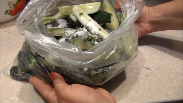 БЫСТРЫЕ МАЛОСОЛЬНЫЕ ОГУРЧИКИ в ПАКЕТЕ - сухой способ, БЕЗ ВОДЫ. ВКУСНЫЙ Рецепт для ленивых! смотреть онлайн