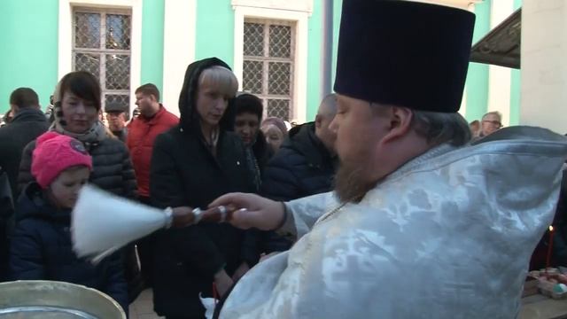 Пасха 2017 года Освящение куличей в Богоявленском Кафедральном Соборе в Елохове смотреть онлайн