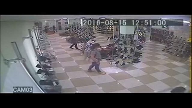 Полиция Томска просит опознать пенсионерку, укравшую 90 тысяч смотреть онлайн