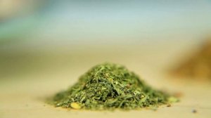 Зеленый базилик сушеный куда добавить - подсказка в описании.