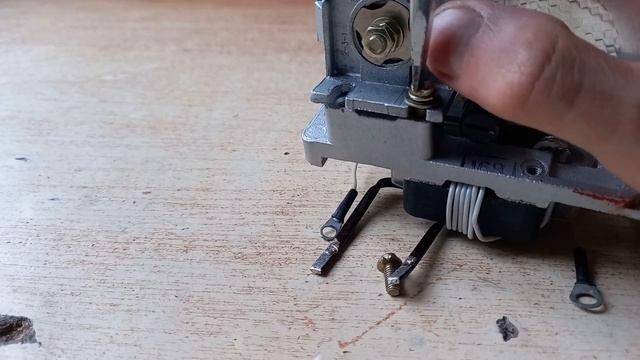 Разбор старого СЧЕТЧИКА электроэнергии на ЦВЕТНЫЕ металлы. Много ЛАТУНИ, медь и алюминий смотреть онлайн