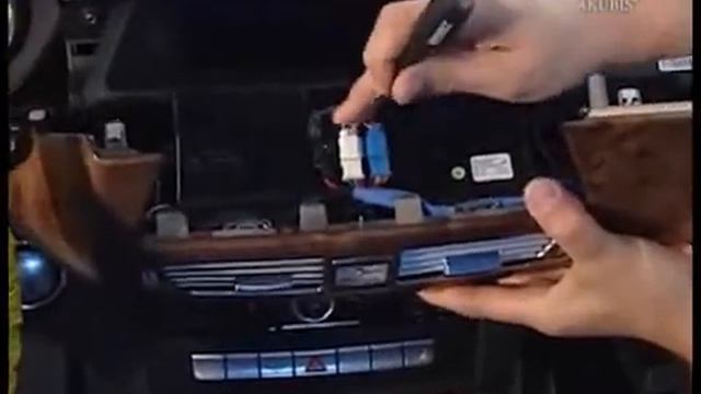 W218 Remove Central Display