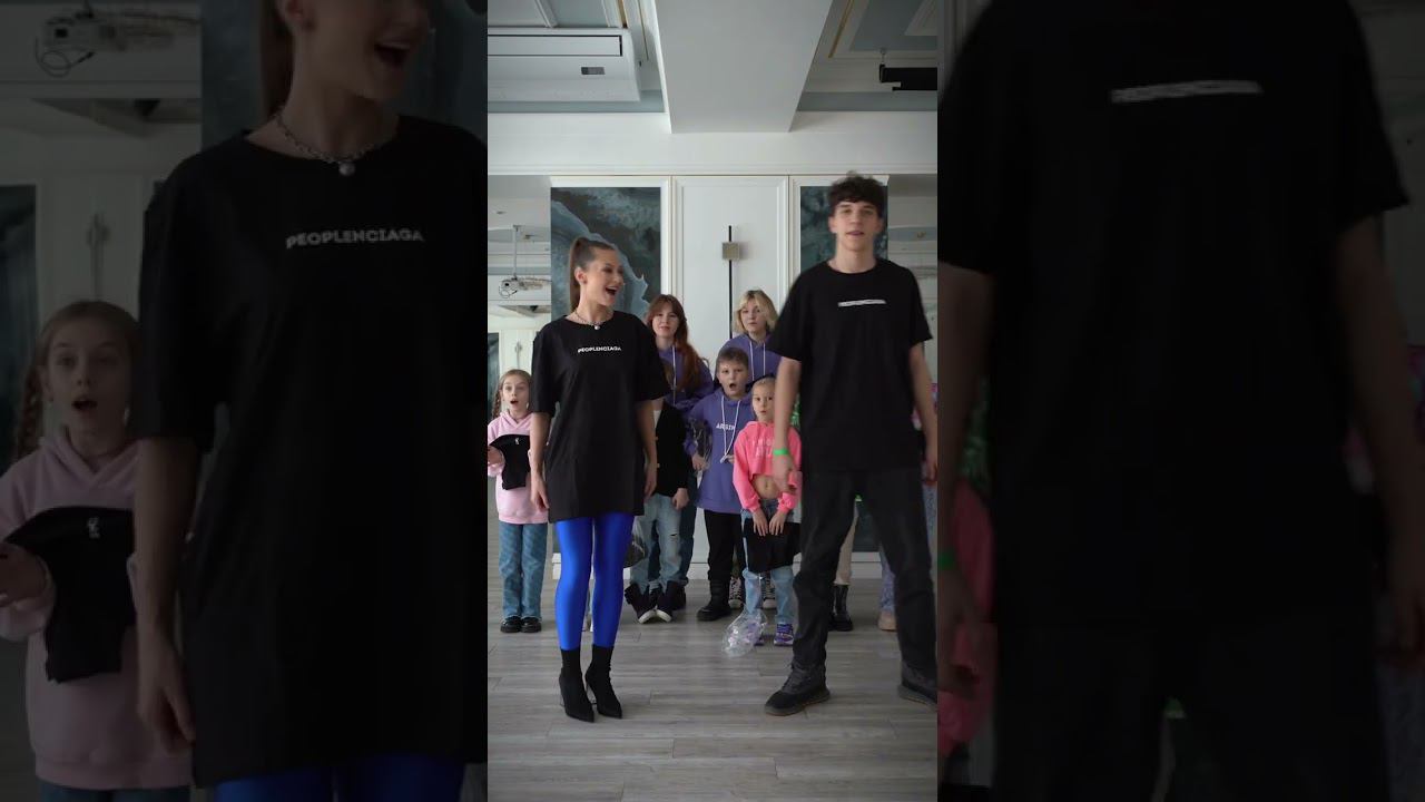 НОВЫЙ МЕРЧ | PEOPLENCIAGA смотреть онлайн