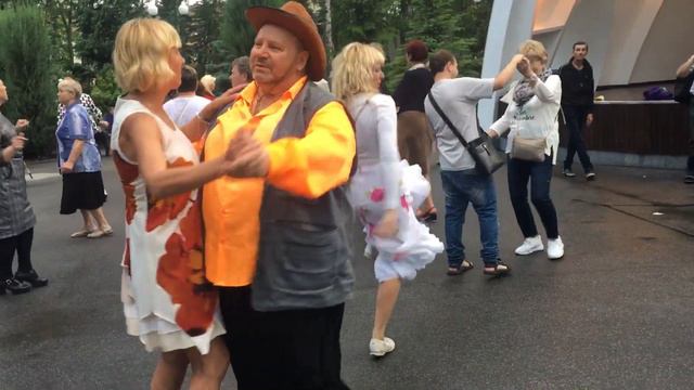 Одна калина за вікном!!!Танцы в парке Горького!!! Харьков 2021 смотреть онлайн