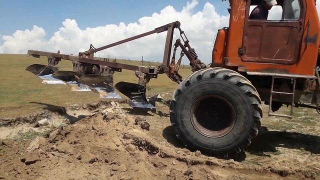 T4 Traktor 4×4 смотреть онлайн