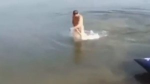 Не купайтесь голым мужики угарный прикол