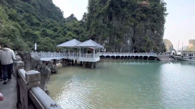 День из жизни бэкпэкеров: с утра до вечера в путешествии (бухта халонг) смотреть онлайн