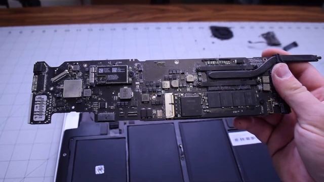 Macbook Air 13" 2012-2017 (A1466) - Logic Board Replacement смотреть онлайн