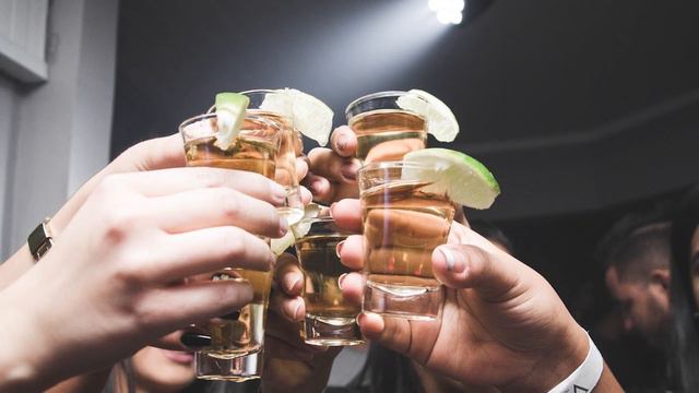 Полезла в мусорник за сковородкой: То, что потом устроили соседи, поразило меня смотреть онлайн