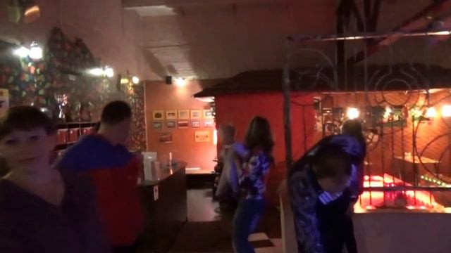 ДАРИНКА И ЕЁ СЕМЬЯ В БОУЛИНГЕ г. МОЗЫРЕ. HAVING FUN IN BOWLING смотреть онлайн
