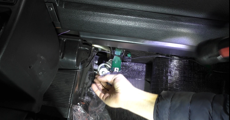 Замена краника печки на НИВА 21214 NIVA 4x4  2012 года