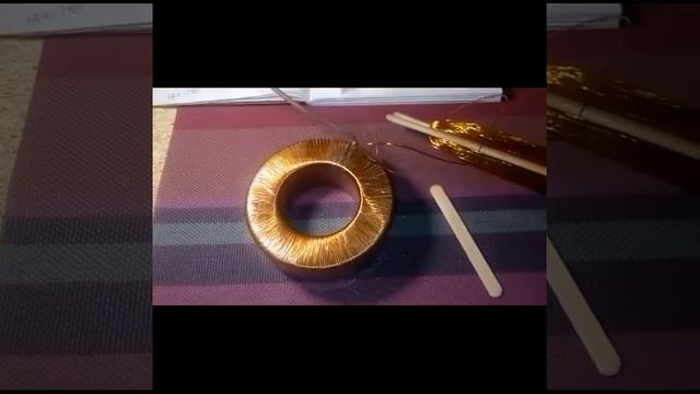 Намотка тороидального трансформатора. Winding toroidal transformer for inverter manufacture.. смотреть онлайн